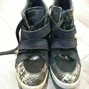Guess  shoes